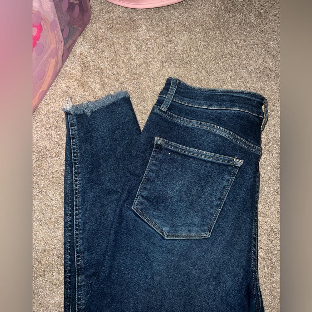 We The Free Dark Wash Skinny Jeans w Distressed Ankle size 31
